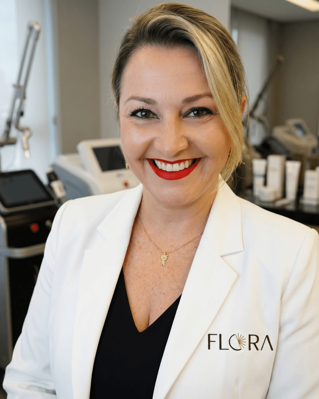 Deise Graeff, profissional da equipe FLORA Estética Avançada